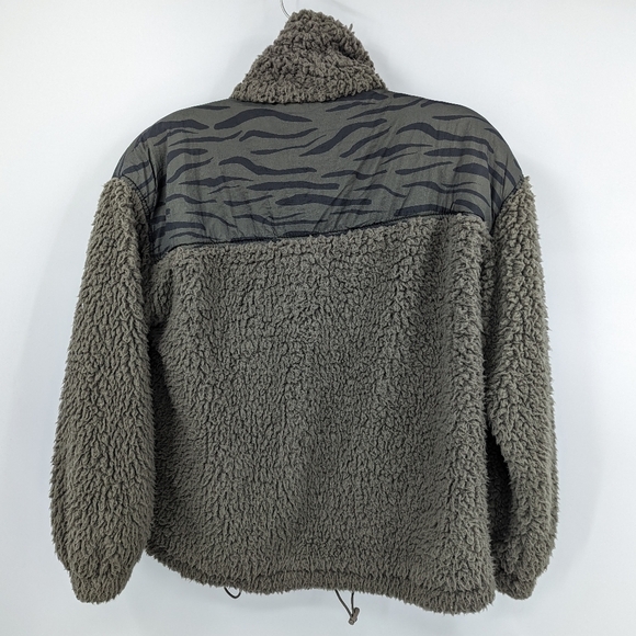 NWT THREAD & SUPPLY Sherpa Fuzzy Zip Up Jacket - Picture 7 of 7
